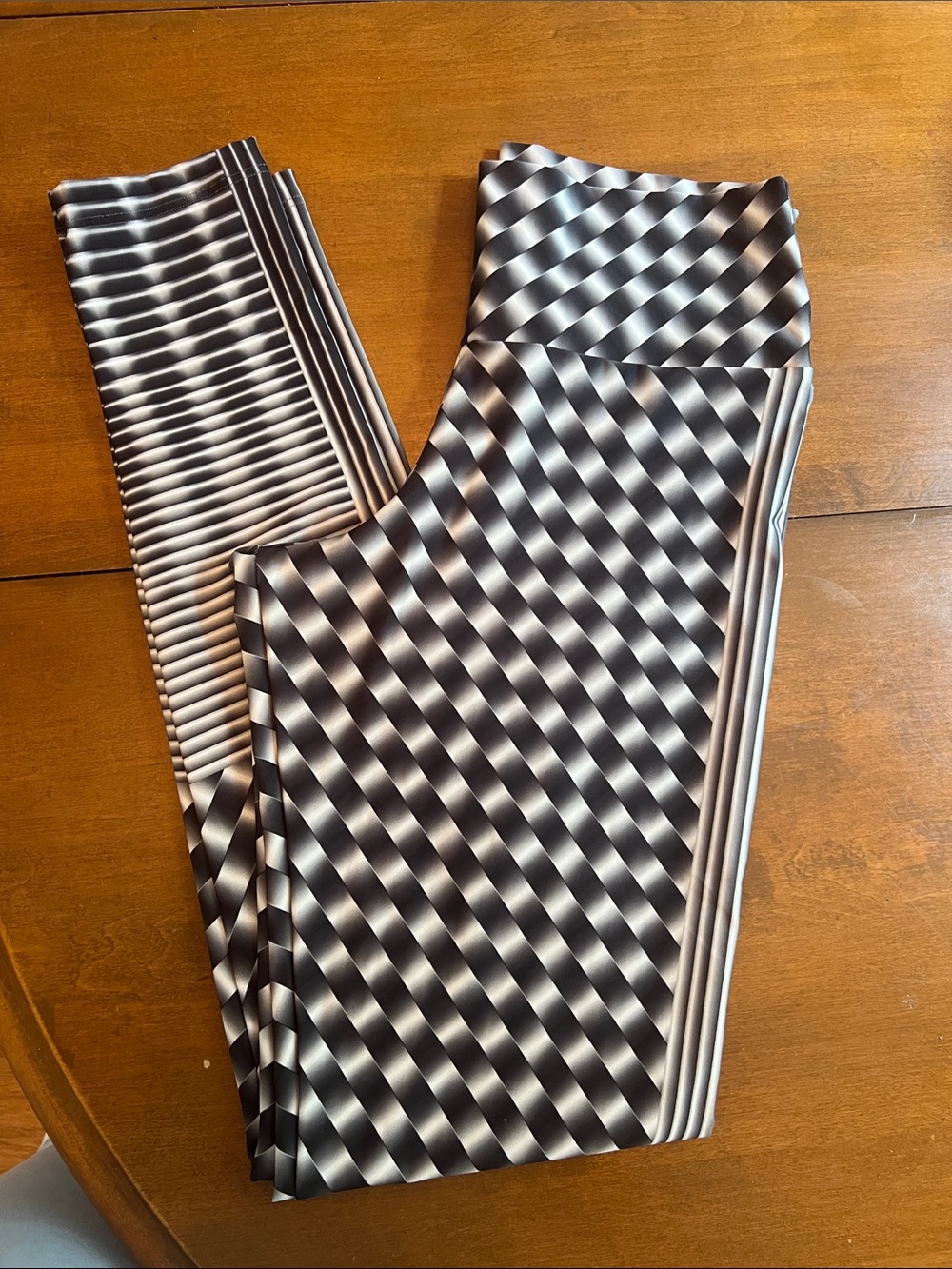 Women's Black & White Geometric Print Leggings